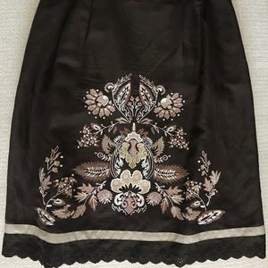 🌷LOFT Embroidered Skirt